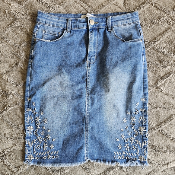 Vintage M Oak & Poppy Jean Denim Skirt Embroidered Floral Blue Y2k Knee Length - Picture 1 of 7